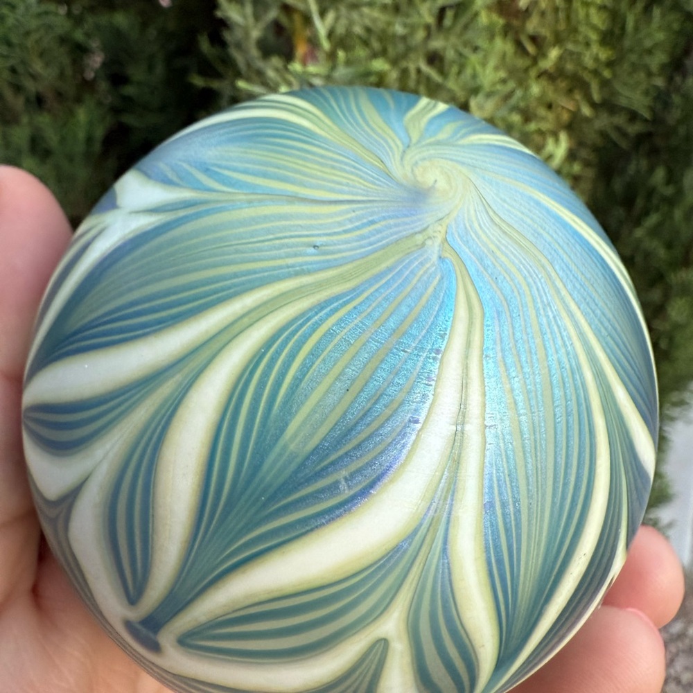 Vintage Vandermark Green and White Feather Glass Paperweight - Picture 9 of 11